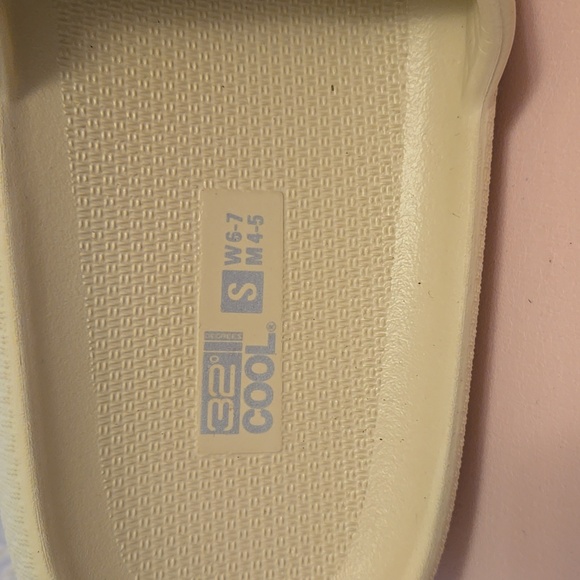 NWOT 32 Degrees Cool Women's Tan Slide Slippers - Picture 2 of 7